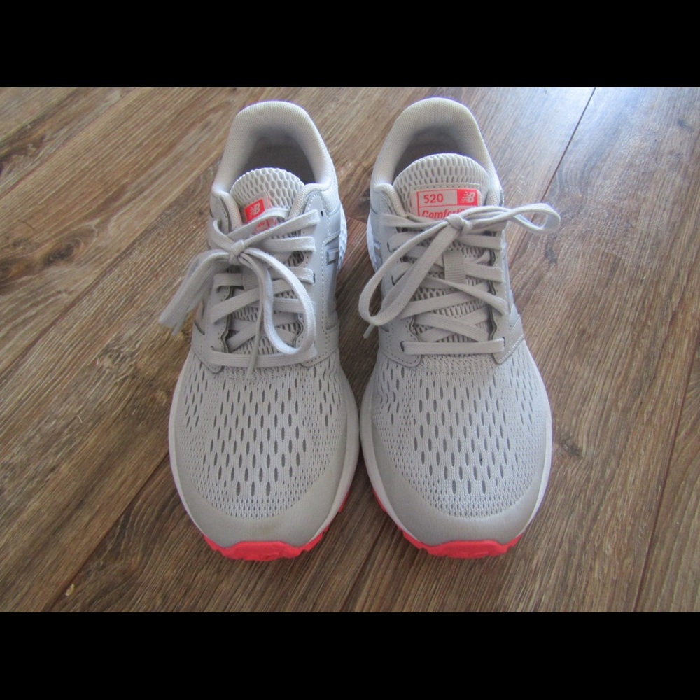 New balance tennis shoes